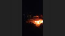El remolcador JULIE fue devorado por el fuego; todos los tripulantes fueron rescatados