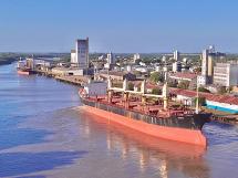 Ingresó otro buque al puerto de Concepción del Uruguay para exportar eucalipto a la India