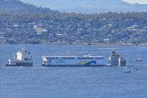 El China Zorrilla ya navega rumbo al Río de la Plata: comenzó el viaje del mayor ferry eléctrico del mundo