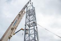 Puerto Quequén avanza en la modernización de su señalización marítima con la nueva baliza de enfilamiento