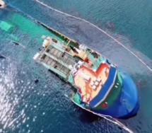 Un buque salmonero quedó semihundido en Chile con 161.000 litros de combustible a bordo