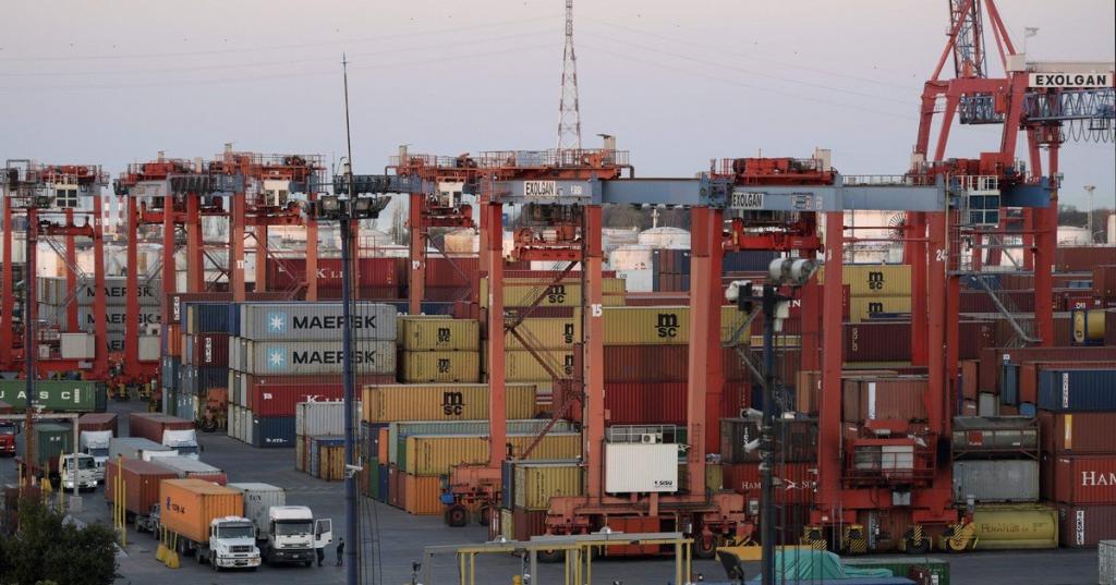 Vuelve la actividad en la terminal de contenedores de Exolgan