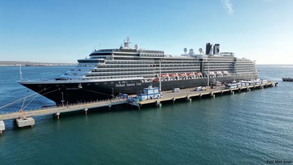 Puerto Madryn recibió al crucero Oosterdam