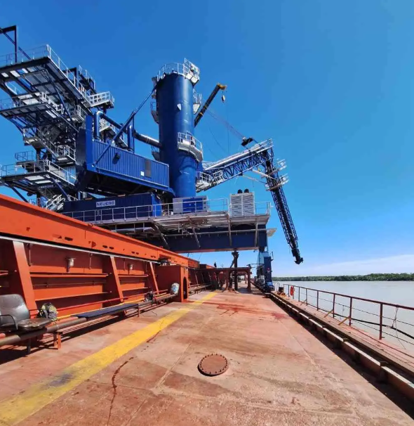 Presentan una estación flotante de granos 