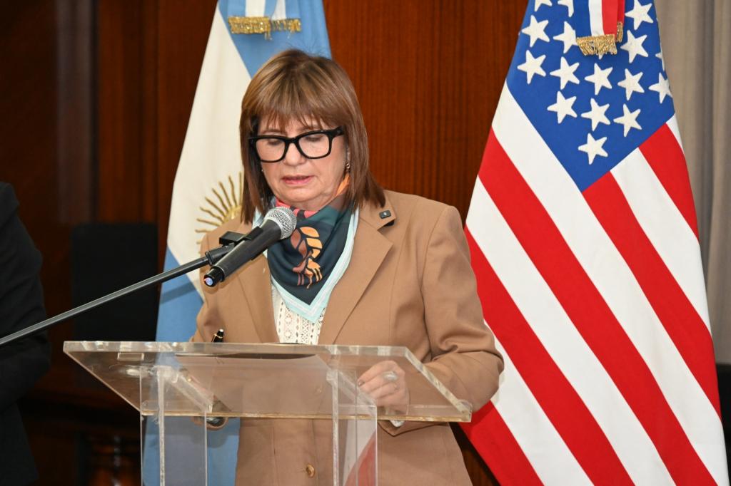 ​La ministra de Seguridad Nacional abrió las jornadas “Diálogo Operacional Regional Sobre Flujos Marítimos Ilícitos en el Cono Sur”