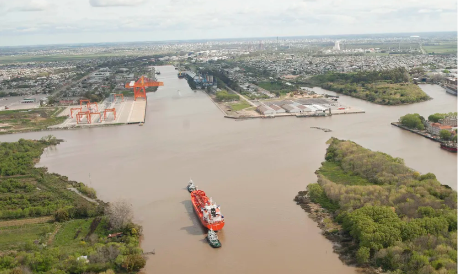 Tras reclamo de Uruguay, Argentina suspende por 60 días peaje de la hidrovía que había generado sobrecostos millonarios a puertos del litoral