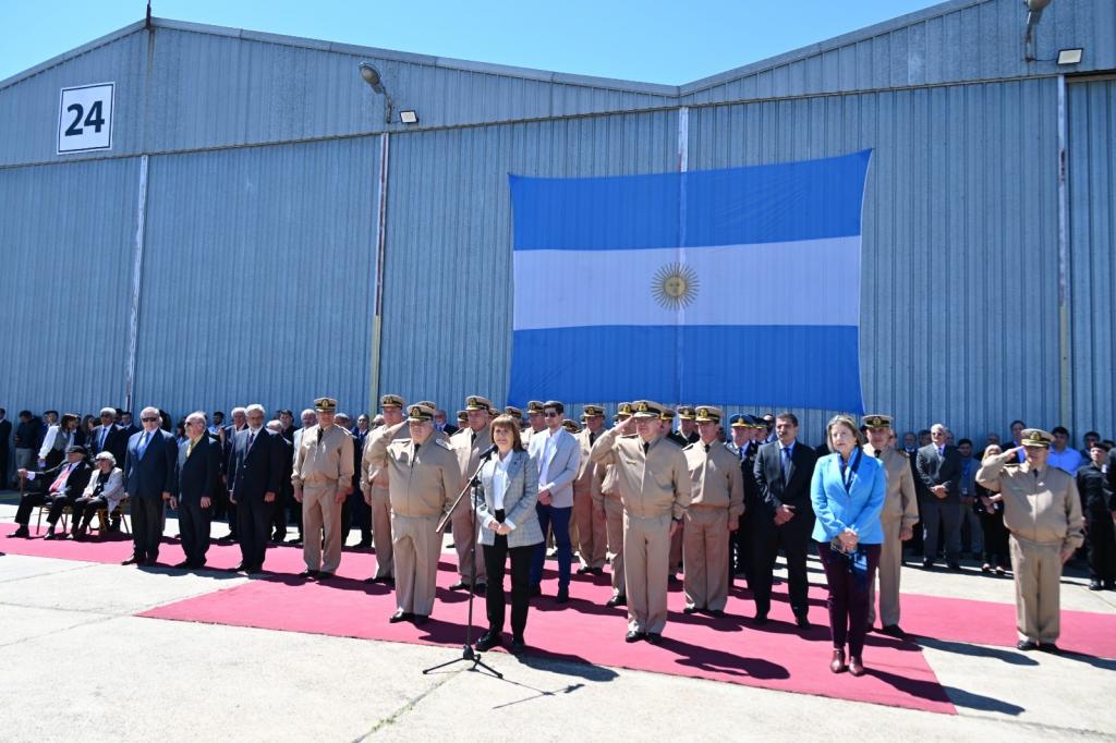 Prefectura presentó la modernización de un avión para patrullaje marítimo