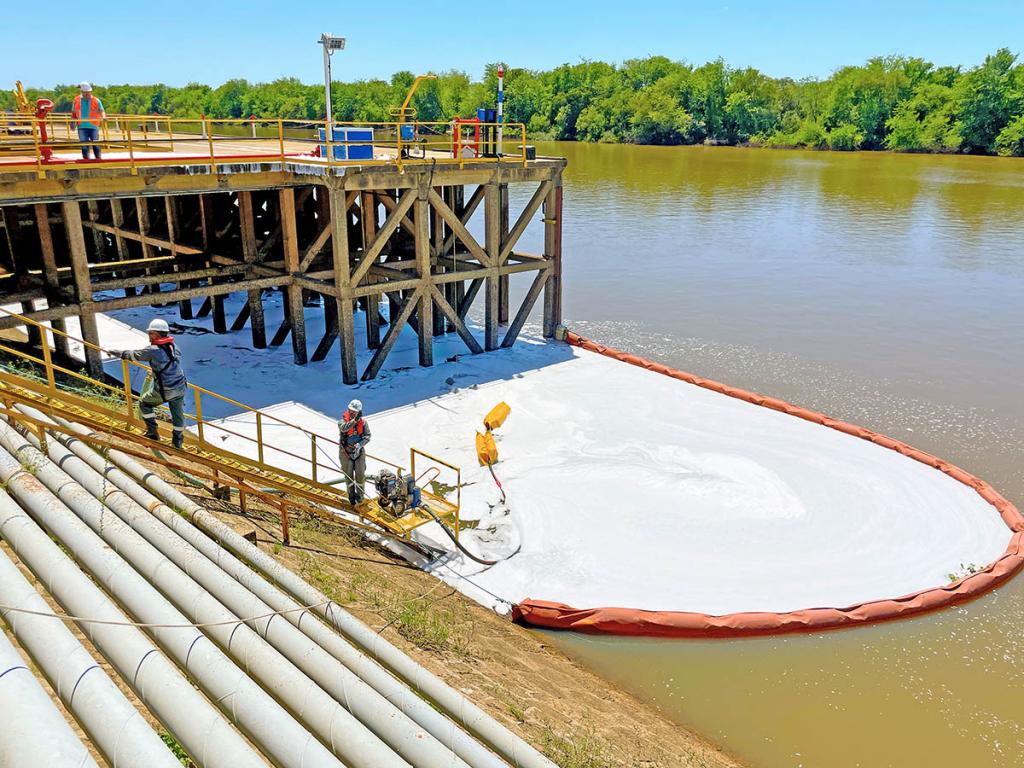 El Puerto e YPF realizaron un simulacro conjunto para la contención de derrames en el río