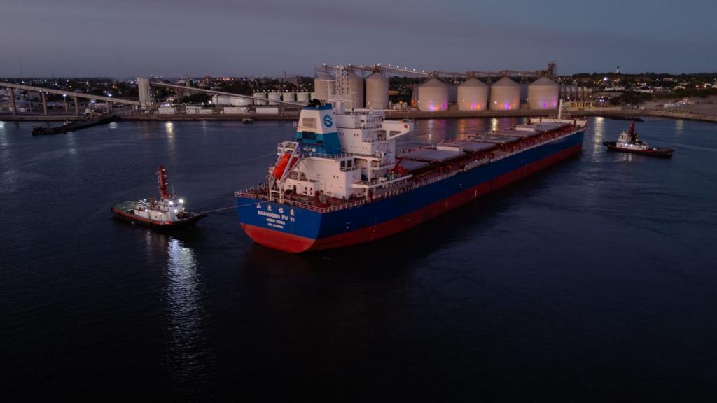 Hecho histórico: Ingresó a Puerto Quequén el buque que concretara el primer embarque  de trigo con destino a China