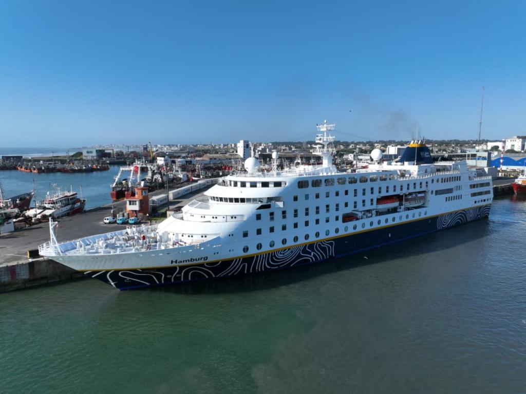 El Puerto de Mar del Plata recibió al crucero Hamburg con más de 300 pasajeros