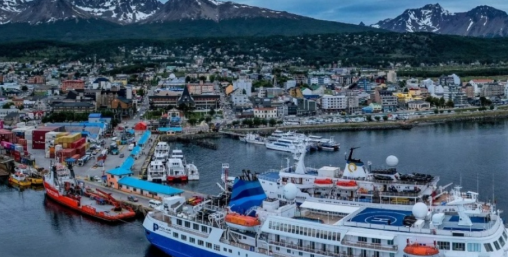 Ushuaia ordena la operatoria portuaria: oficializan nómina de estibadores en medio de la intervención