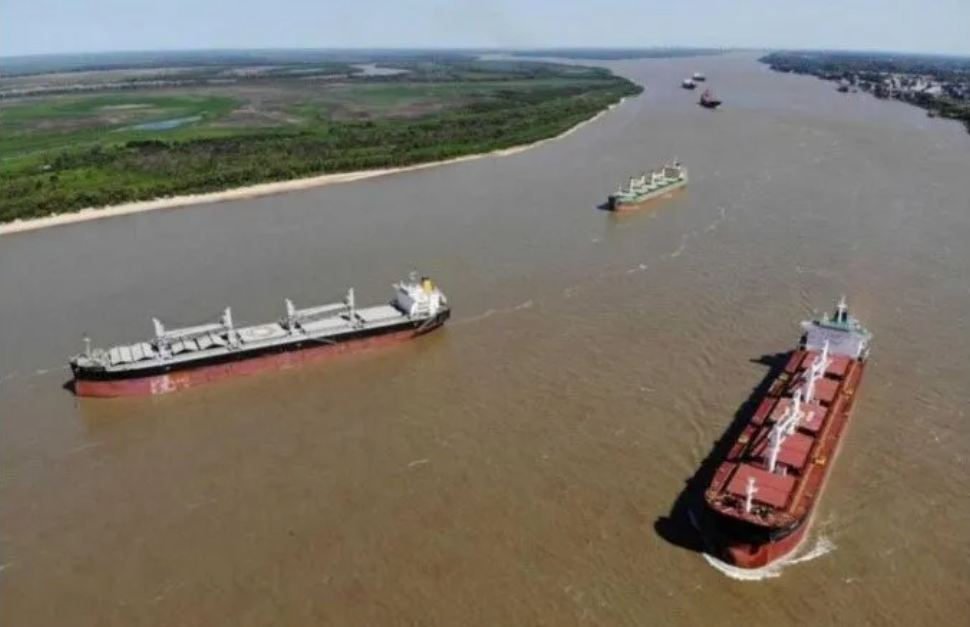 La hidrovía entra en fase decisiva: dos finalistas y una oferta que asoma más sólida en la carrera por la Vía Navegable Troncal