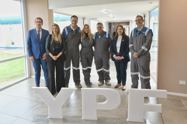 YPF suma respaldo institucional en Vaca Muerta y refuerza su perfil exportador con el sello Marca País