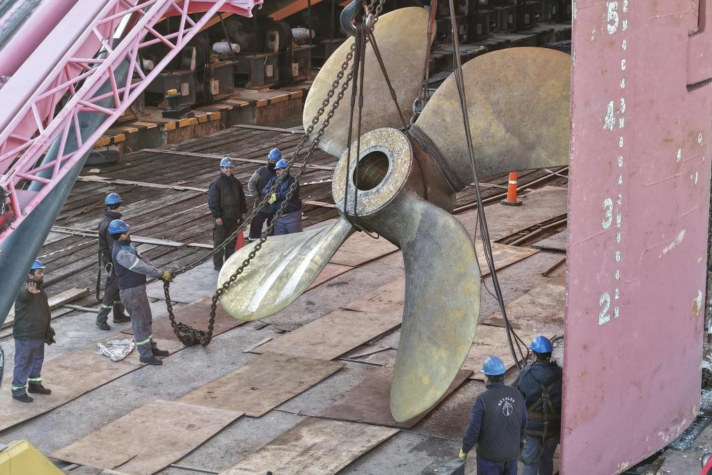 El Banglar Arjan finalizó en TANDANOR trabajos de reparación de su hélice propulsora