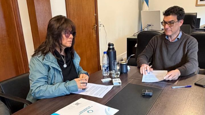 Puerto Quequén firmó un convenio para impulsar un programa de educación ambiental y divulgación portuaria junto a “Amigos del Lago de los Cisnes”