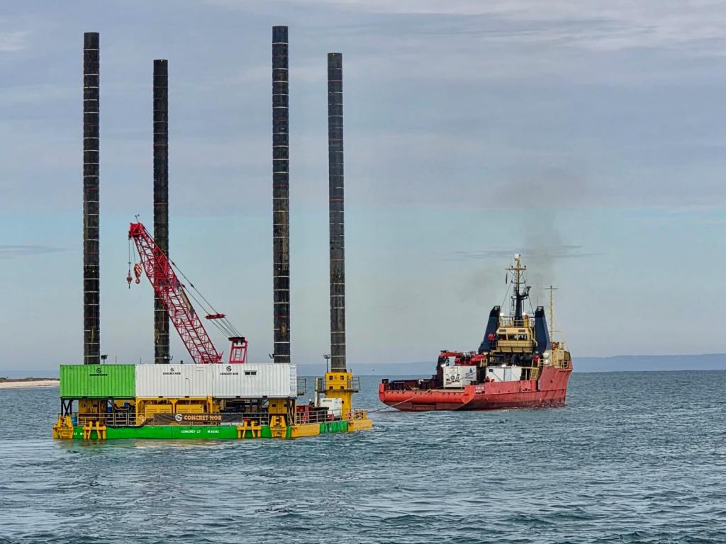 El Atlantic Dama completó el traslado de la plataforma y ya opera con normalidad