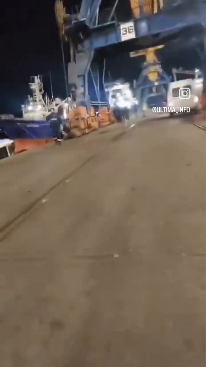 Un pesquero ruso quedó semihundido en el Puerto de Montevideo