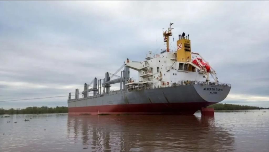 San Pedro carga más de 31.000 toneladas de soja y maíz con destino a Estados Unidos