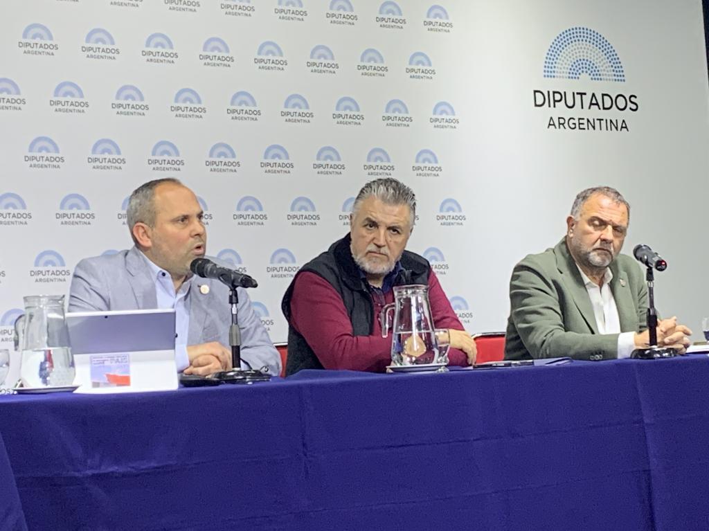 Canal Magdalena y cabotaje: Taiana anticipó un proyecto de ley en una jornada de fuerte debate por la Marina Mercante