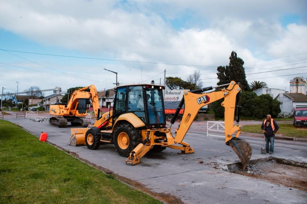 Puerto Quequén avanza con el asfalto en la Avenida Almirante Brown