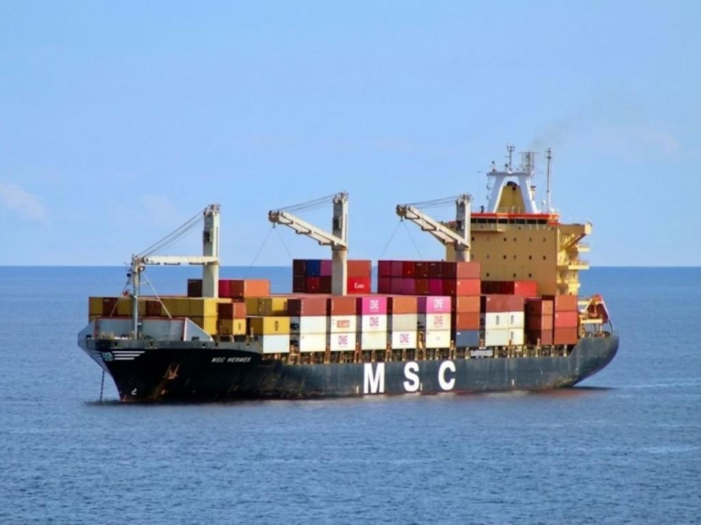 Rescataron a los 25 tripulantes del MSC Hermes III tras abandonar el buque frente a Vietnam