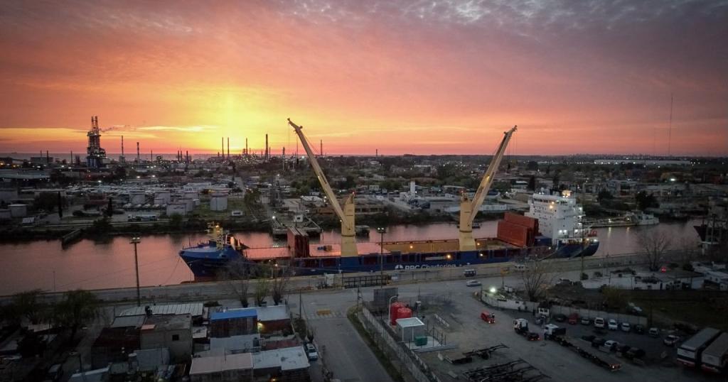 Dock Sud concretó el embarque de una planta de perforación petrolera con destino a Nigeria
