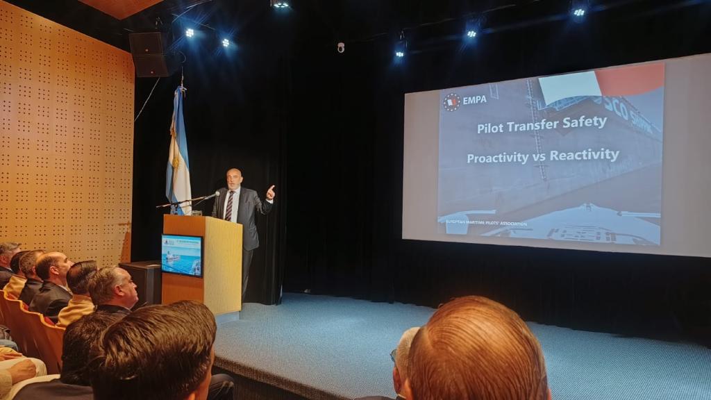 El VI Encuentro Nacional de Prácticos reunió a especialistas internacionales y distinguió a profesionales por su labor y compromiso con la seguridad de la navegación